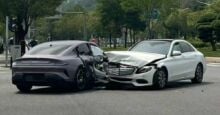 Xiaomi vs Mercedes: chi la spunta dopo lo scontro al semaforo? Ecco le foto dell’incidente